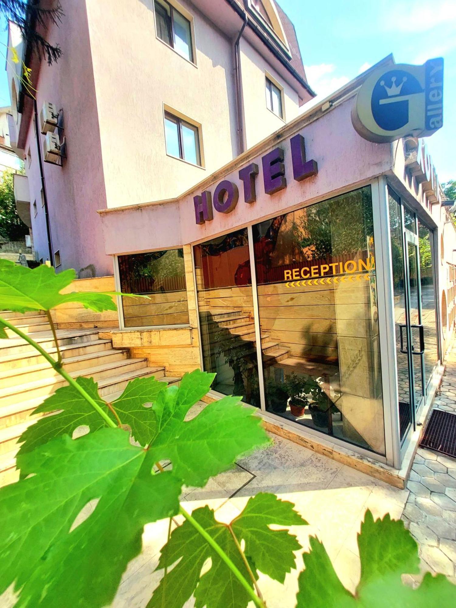 Family Art Hotel Gallery Pleven Eksteriør bilde